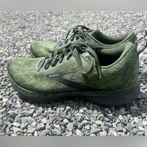 Brookes Men’s Running Sneakers Revel 4 Green Camo Size 8